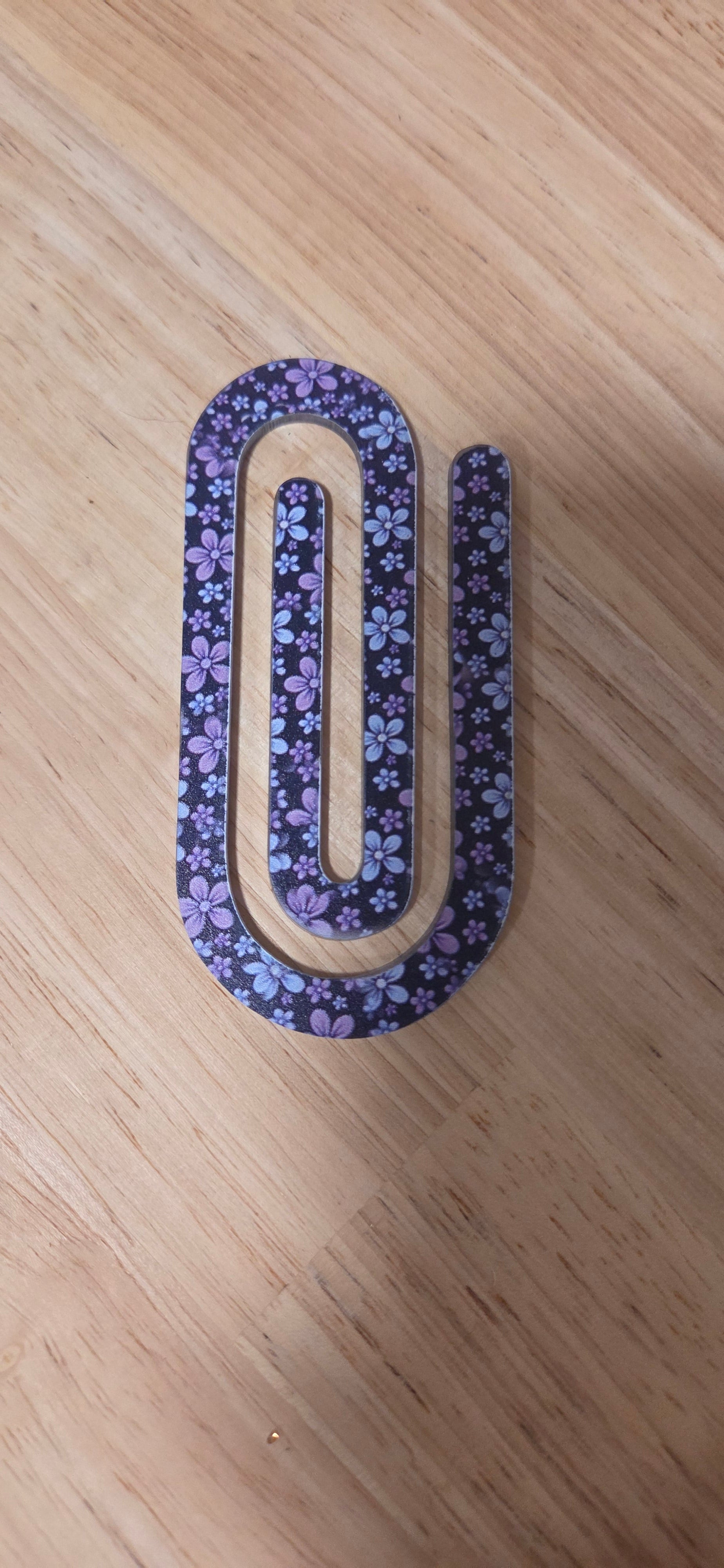 Single jumbo navy blue floral paper clip